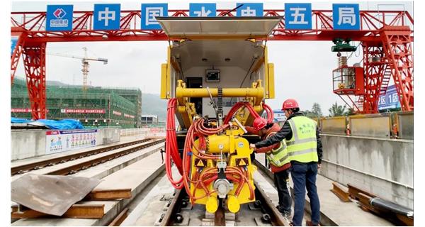 焊接故事| 成都地鐵18號線基建工程難度大，K922設(shè)備“保駕護(hù)航”